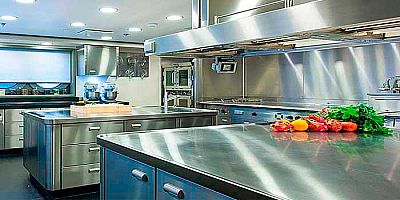 El acero inoxidable y el mobiliario de Cocina