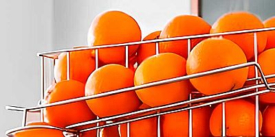 Foto del artículo ¿Qué máquina de zumo profesional conviene para una cafetería con alta demanda y producción continua?