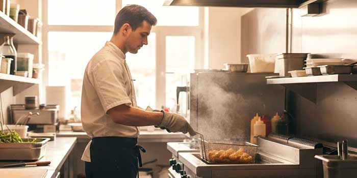 Foto artículo Cómo elegir entre los distintos tipos de freidoras industriales