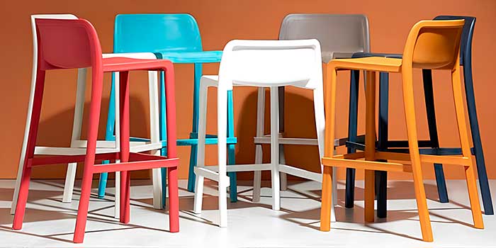Foto del artículo: ¿Qué material de taburete de bar resiste mejor el alto tránsito?