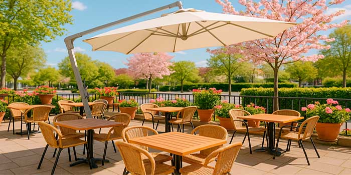 Foto del artículo: ¿Parasol central o parasol excéntrico para terraza de bar o restaurante?
