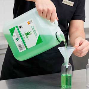 Ilustración con Garrafas de Recarga para Amenities